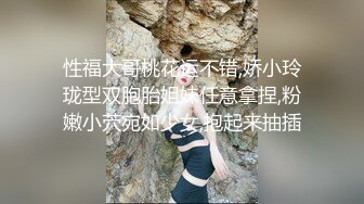 性福大哥桃花运不错,娇小玲珑型双胞胎姐妹任意拿捏,粉嫩小茓宛如少女,抱起来抽插