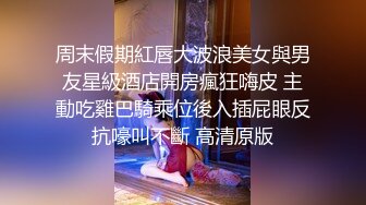 YC商场抄底白衣格子裙长腿美妞微透蓝内裤一侧漏毛中间有湿痕