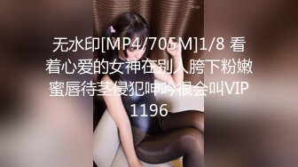 巨乳奶妈，搁家里一个人无聊，想到挤奶水，奶量飞溅 ，清醇欲滴的母乳 好想喝一口！